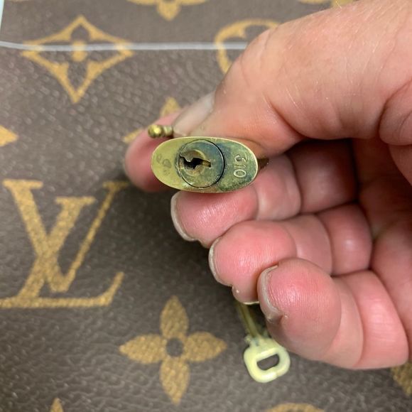 Louis Vuitton Gold Padlock - Picture 3 of 4
